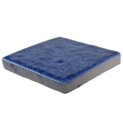 Emaux de Briare couleur CARAÏBES bleu foncé brillants pour mosaïque 2,5 × 2,5 cm vue de profil