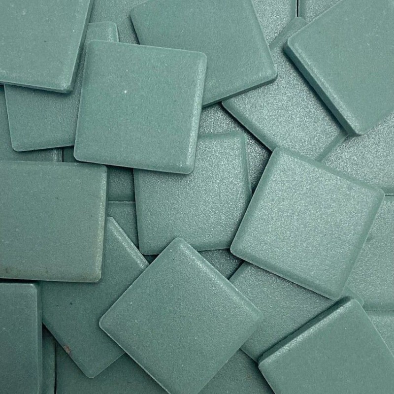 Emaux de Briare Mazurka couleur MALACHITE vert pâle mats pour mosaïque 2,5 × 2,5 cm vendus par 100 g