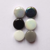 Mini-cabochons XS NOIR & BLANC vendus par 100 g gros plan des différentes couleurs