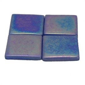 Pâtes de verre espagnoles BLEU IRIDESCENT de 2,5 × 2,5 cm en gros plan