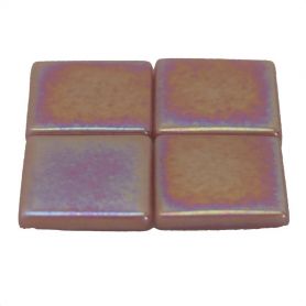 Pâtes de verre espagnoles ROSE IRIDESCENT de 2,5 × 2,5 cm en gros plan