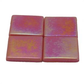 Pâtes de verre espagnoles ROUGE IRIDESCENT de 2,5 × 2,5 cm en gros plan