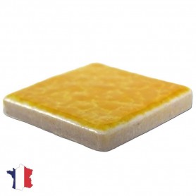 Emaux de Briare couleur POLLEN jaune tournesol brillants pour mosaïque 2,5 × 2,5 cm vue de profil